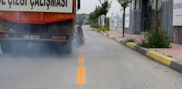 güvenli sürüş için 3 bin 528 kilometrelik yol çizgis