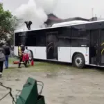 SEVKİYATA HAZIR OTOBÜS OTOPARKTA ALEV ALDI OTOKAR'IN ÜRETTİĞİ SIFIR OTOBÜSTE YANGIN
