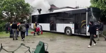 SEVKİYATA HAZIR OTOBÜS OTOPARKTA ALEV ALDI OTOKAR'IN ÜRETTİĞİ SIFIR OTOBÜSTE YANGIN