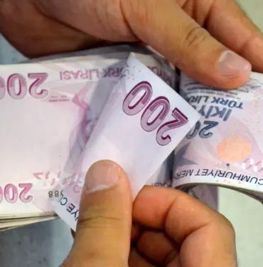 YENİ DÖNEMDE EKONOMİNİN ÖNEMLİ GÜNDEMİ: FAİZ "MEVDUAT FAİZİ, BANKALARIN TERCİHİ İLE YÜKSELİYOR" "FAİZLERDE YÜZDE 37-40 BANDI GÖRÜLEBİLİR"