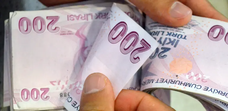 YENİ DÖNEMDE EKONOMİNİN ÖNEMLİ GÜNDEMİ: FAİZ "MEVDUAT FAİZİ, BANKALARIN TERCİHİ İLE YÜKSELİYOR" "FAİZLERDE YÜZDE 37-40 BANDI GÖRÜLEBİLİR"
