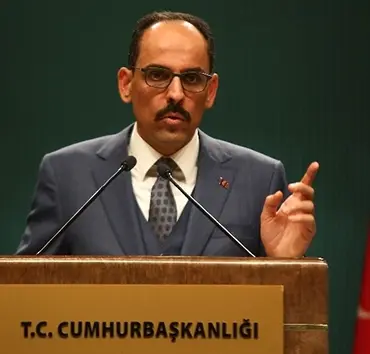 FETHİYE AÇIKLARINDA TEKNE BATTI: 8 ÖLÜ MUĞLA'NIN FETHİYE İLÇESİ AÇIKLARINDA İÇİNDE 13 DÜZENSİZ GÖÇMENİN BULUNDUĞU DEĞERLENDİRİLEN LASTİK BOT BATMASI SONUCU ŞU ANA KADAR 8 KİŞİNİN CANSIZ BEDENİNE ULAŞILDI