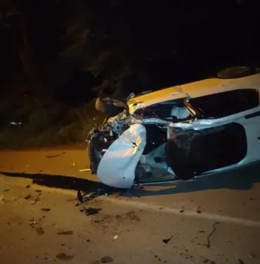 EHLİYETSİZ TRAKTÖR KULLANIRKEN KAZAYA KARIŞTI TRAKTÖRE ARKADAN ÇARPAN OTOMOBİL DEVRİLDİ: 2 YARALI