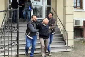 İFTAR VAKTİ AİLE KATLİAMI YAPAN ŞAHIS YENİDEN HAKİM KARŞISINDA TANIĞIN İFADESİ DİKKAT ÇEKTİ: "OLAY GÜNÜ TUNCAY GÜLER VE BABASI YANIMA GELDİ. BEDRİ GÜLER, SANAYİDE TARTIŞTIKLARINI SÖYLEDİ VE SANIK Ç.G.'NİN KENDİLERİNE 'HEPİNİZ AKŞAM EVDE OLUN, SİZİ VURACAĞIM' DEDİĞİNİ SÖYLEDİ"