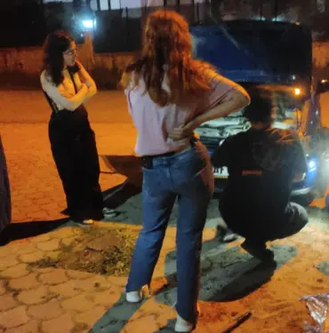 TAMPONA SIKIŞAN YAVRU KÖPEK İTFAİYE EKİPLERİNCE KURTARILDI