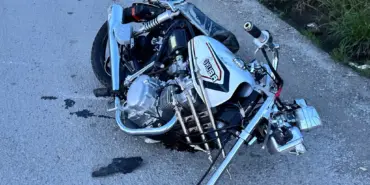 TIR İLE MOTOSİKLET ÇARPIŞTI: 2 YARALI