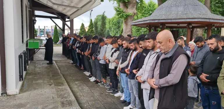 TRAFİK KAZASINDA HAYATINI KAYBEDEN GENÇ DEFNEDİLDİ