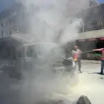 YANAN KAMYONETE İLK MÜDAHALE VATANDAŞTAN GELDİ