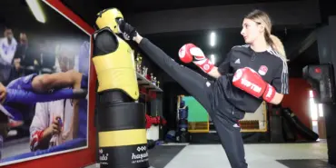 YAŞININ 2 KATI ŞAMPİYONLUĞU OLAN GENÇ SPORCU, 'AVRUPA OYUNLARI' YOLUNDA AVRUPA'NIN EN İYİ KADIN KİCK BOKS DÖVÜŞÇÜSÜ SEÇİLEN AFRA ADIYAMAN: "LİGHT CONTACT BRANŞINDA İLK VE TEK KADIN OLARAK GİDİYORUM, BUNUN GURURU DA ÇOK AYRI" ANTRENÖR SERKAN YILMAZER: "NEREDEYSE YAŞININ 2 KATI KADAR ŞAMPİYONLUĞU VAR. GURUR DUYUYORUM"