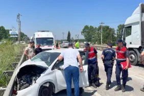 D100'DE KAZA, TRAFİK ÇİFT YÖNLÜ DURDU: 10 YARALI BAYRAM TRAFİĞİ KAZAYI BERABERİNDE GETİRDİ