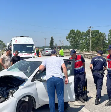 D100'DE KAZA, TRAFİK ÇİFT YÖNLÜ DURDU: 10 YARALI BAYRAM TRAFİĞİ KAZAYI BERABERİNDE GETİRDİ