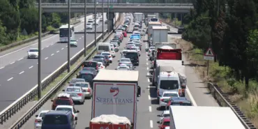 OTOYOL SAKARYA GEÇİŞİNDE TRAFİK DURMA NOKTASINA GELDİ