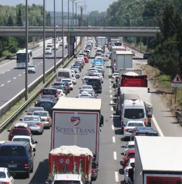 OTOYOL SAKARYA GEÇİŞİNDE TRAFİK DURMA NOKTASINA GELDİ