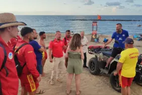 14 YAŞINDAKİ ÇOCUK SAHİLDE KAYBOLDU, CANKURTARANLAR SEFERBER OLDU YAKLAŞIK 1 SAAT SONRA DÖRT KİLOMETRE UZAKLIKTA BULUNAN ÇOCUK AİLESİNE TESLİM EDİLDİ