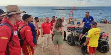 14 YAŞINDAKİ ÇOCUK SAHİLDE KAYBOLDU, CANKURTARANLAR SEFERBER OLDU YAKLAŞIK 1 SAAT SONRA DÖRT KİLOMETRE UZAKLIKTA BULUNAN ÇOCUK AİLESİNE TESLİM EDİLDİ