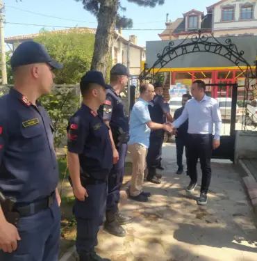 TARAKLI İLÇE PROTOKOLÜ GÖREV BAŞINDAKİ PERSONELİN BAYRAMINI KUTLADI