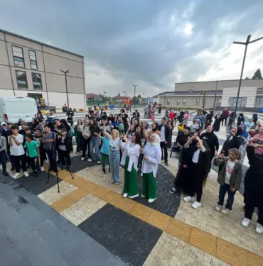 Akyazılı Öğrenciler konserde doyasıya eğlendi (5)