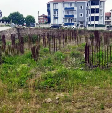 ARİFİYE'DE SAĞLIK OCAĞI İNŞAATI ÇÜRÜMEYE TERK EDİLDİ 1 YILDA BİTİRİLMESİ BEKLENİYORDU, TEMELİNDEKİ DEMİRLER ÇÜRÜDÜ