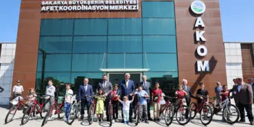 Başarılı öğrencilere Başkan Yüce’den jest