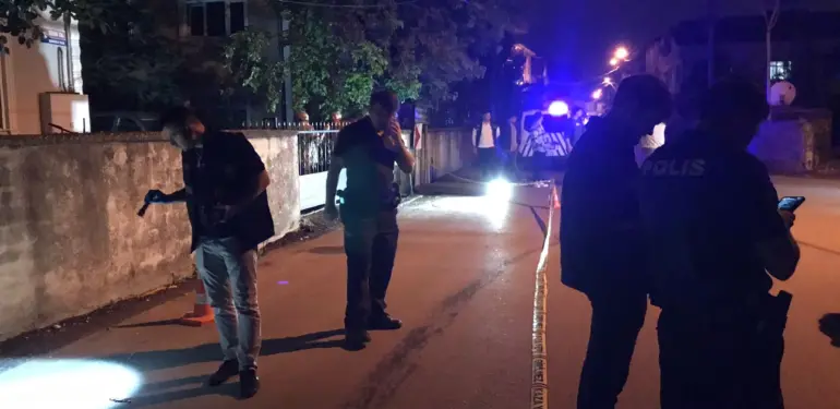 BİRBİRLERİNE ATEŞ AÇIP KAÇTILAR, ORTALIK SAVAŞ ALANINA DÖNDÜ