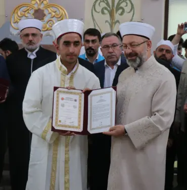 DİYANET İŞLERİ BAŞKANI ERBAŞ, SAKARYA'DA 71 HAFIZA İCAZET VERDİ