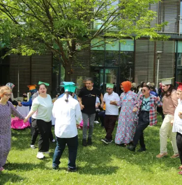 Engellerin aşıldığı sevgi dolu bir bahar dönemi tebessümle bitti