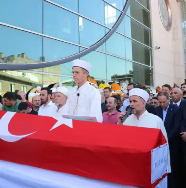 Erenler Belediye Başkanı Kılıç son yolculuğuna uğurlandı (4)