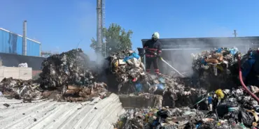 GERİ DÖNÜŞÜM TESİSİNDE KORKUTAN YANGIN