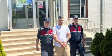 HAKKINDA 15 YIL KESİNLEŞMİŞ HAPİS CEZASI VARDI, TATİL YAPARKEN YAKALANDI İSTANBUL'DAN TATİL İÇİN GELDİĞİ SAKARYA'DA GÖZALTINA ALINDI