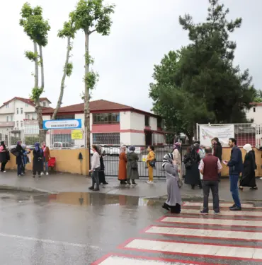 HEDEFLERİNE ULAŞMAK İSTEYEN ÖĞRENCİLER TER DÖKMEYE BAŞLADI SAKARYA'DA 13 BİN 995 ÖĞRENCİ LGS SINAVINDA