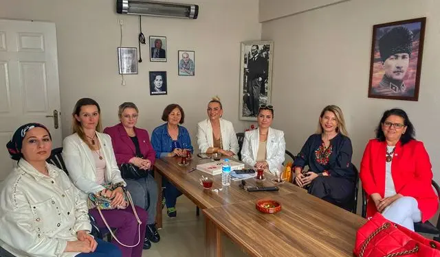 İYİ Kadınlardan ADD' ye ziyaret (1)