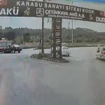 İKİ OTOMOBİL KAFA KAFAYA ÇARPIŞTI: 5 YARALI KAZA ANI KAMERADA