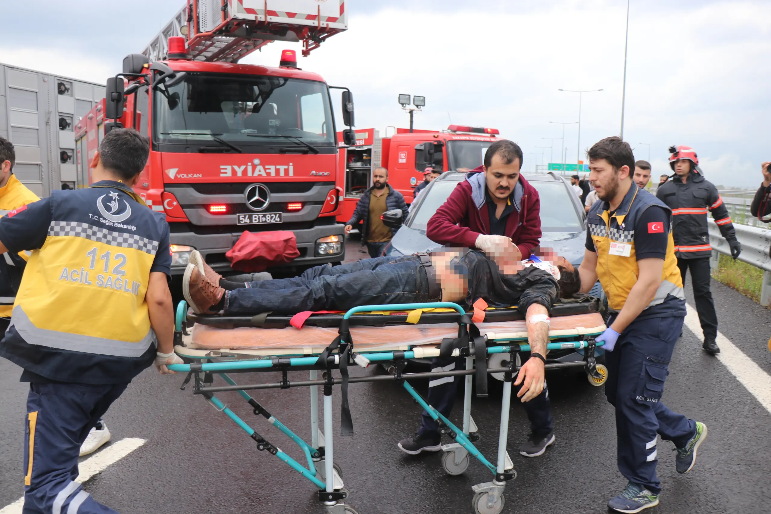 Kuzey Marmara Otoyolu’nda feci kaza 2’si ağır, 3 yaralı 13 Kuzey Marmara Otoyolu’nda feci kaza 2’si ağır, 3 yaralı