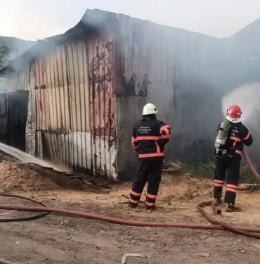 SAKARYA'DA KERESTE ATÖLYESİNDE YANGIN
