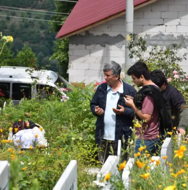 SAKARYA'DA MEZARLIKLARDA BAYRAM YOĞUNLUĞU