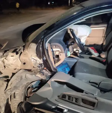 SAKARYA'DA OTOMOBİL DUVARA ÇARPTI: 1 YARALI
