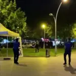 ŞEHRİN GÖBEĞİNDE ELİNE BIÇAĞI ALDI, ORTALIĞI BİRBİRİNE KATTI KENDİSİNE ZARAR VEREMEDEN POLİS ETKİSİZ HALE GETİRDİ