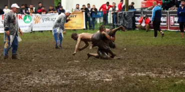TARİHİ AKYAZI AKBALIK YAĞLI GÜREŞLERİ'NDE BAŞPEHLİVAN SERDAR YILDIRIM OLDU PEHLİVANLARA YAĞMUR, ÇAMUR BİLE ENGEL OLMADI 509 PEHLİVAN TARİHİ AKYAZI AKBALIK YAĞLI GÜREŞLERİ'NDE MÜCADELE ETTİ