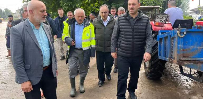 VALİ KALDIRIM,KAYMAKAM ACIR VE BAŞKAN YARDIMCISI BAHADIR SEL’İN VURDUĞU MAHALLELERDE