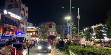 ZABITADAN KAÇAN DİLENCİ AYDINLATMA DİREĞİNE ÇIKTI, İLÇEYİ BİRBİRİNE KATTI