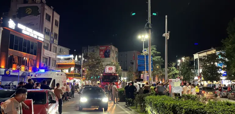 ZABITADAN KAÇAN DİLENCİ AYDINLATMA DİREĞİNE ÇIKTI, İLÇEYİ BİRBİRİNE KATTI
