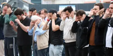 SAKARYA'DA VATANDAŞLAR BAYRAM NAMAZI İÇİN CAMİLERİ DOLDURDU