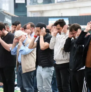 SAKARYA'DA VATANDAŞLAR BAYRAM NAMAZI İÇİN CAMİLERİ DOLDURDU