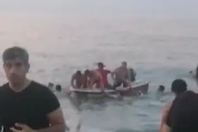 15 YAŞINDAKİ ÇOCUK GİRDİĞİ DENİZDE BOĞULDU CANKURTARANLAR KAYIKTA DAKİKALARCA KALP MASAJI YAPTI AMA KURTARILAMADI