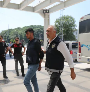 '515 ÇETESİ' ÜYELERİ OLDUKLARI ÖNE SÜRÜLEN 11 KİŞİ ADLİYEYE SEVK EDİLDİ