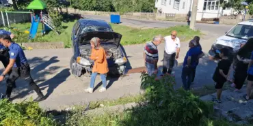KONTROLDEN ÇIKAN OTOMOBİL REFÜJE ÇARPARAK TAKLA ATTI: 1 YARALI