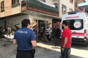3'ÜNCÜ KATTAN MOTOSİKLETLERİN ÜSTÜNE DÜŞEN 7 YAŞINDAKİ ÇOCUK YARALANDI