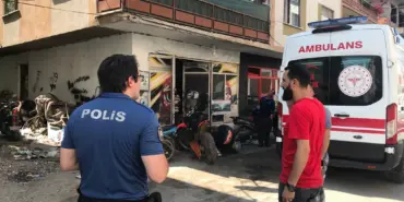3'ÜNCÜ KATTAN MOTOSİKLETLERİN ÜSTÜNE DÜŞEN 7 YAŞINDAKİ ÇOCUK YARALANDI