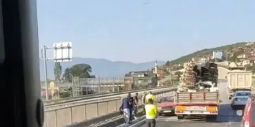 D-650'DE TERS ŞERİTTE İLERLEYEN OTOMOBİL KAZA YAPTI 'BU ADAM KAFAYI YEMİŞ' DİYEREK KAYDETTİĞİ OTOMOBİL YOLUN İLERİSİNDE KAZAYA KARIŞTI