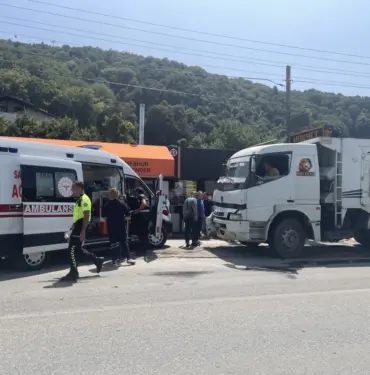 7 KİŞİNİN YARALANDIĞI KAZA KAMERAYA YANSIDI
